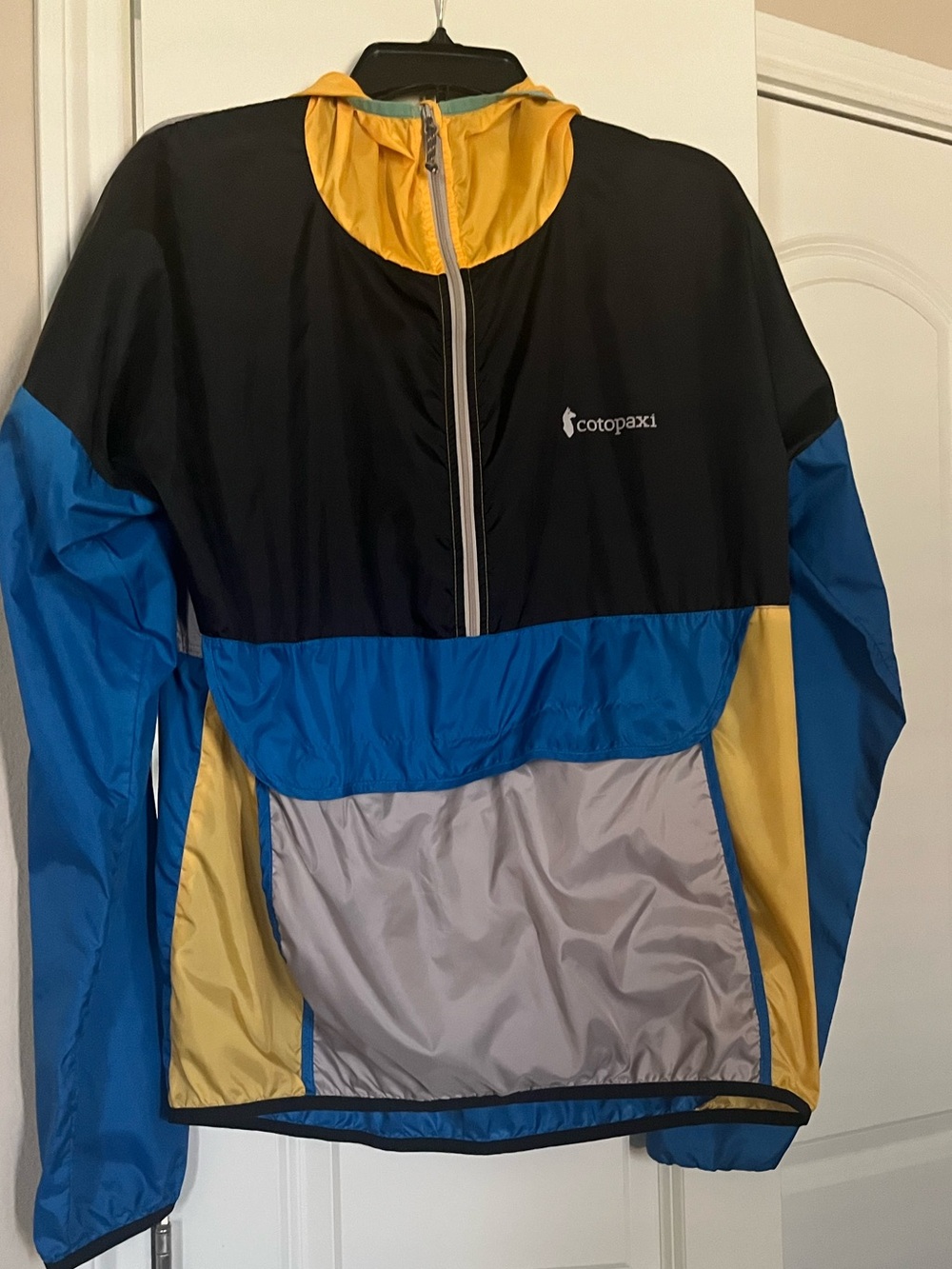 cotopaxi Black/Blue/Yellow/Gray women’s large Colorblock Windbreaker